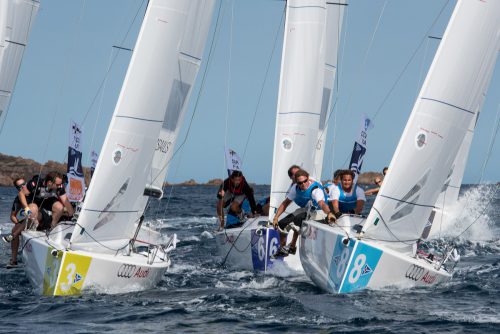 Die Teams aus zwölf Nationen liefern sich im Kampf um die kontinentale Krone packende Bord-an-Bord-Duelle. Veranstalter