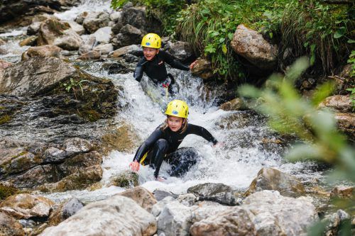 Egal wo, Canyoning ist für jüngere und ältere Kinder immer Abenteuer pur. Lech-zürs tourismus
