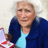 102-jährige Französin in Ehrenlegion aufgenommen