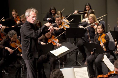 Gérard Korsten mit dem Symphonieorchester Vorarlberg. Er war seit Herbst 2005 Chefdirigent des Klangkörpers. SOV/Mathis