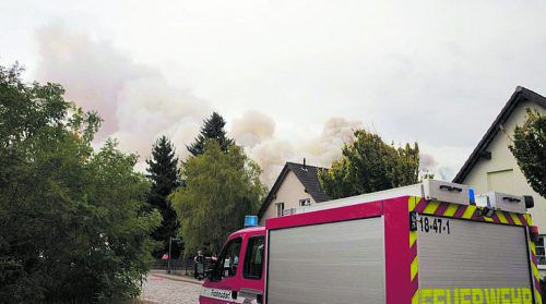 Hunderte Menschen mussten wegen des Brandes ihre Häuser verlassen.  DPA