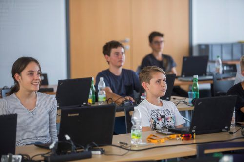 Im ersten Modul lernen die Teilnehmer die ersten Basics, mit denen sie dann in der Lage sind, die eigene Website zu programmieren.  VN/Paulitsch