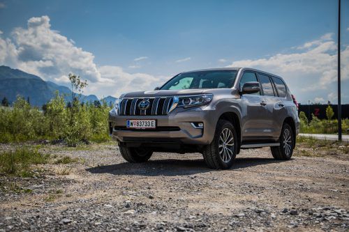 Im Gelände eine Klasse für sich: Toyota hat den Land Cruiser gründlich überarbeitet und weiter verbessert. vn/Steurer