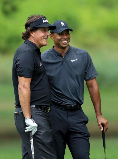 Millionen-Gage beim Showmatch von Mickelson (l.) und Woods (r.) afp