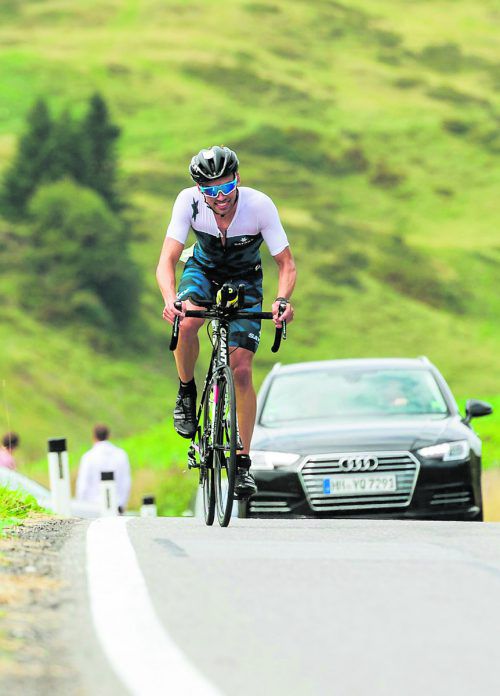 Mit einer Zeit von 4:05:50 Stunden erreichte Christoph Schatzmann im letzten Jahr den achten Platz beim Trans Vorarlberg Triathlon von Bregenz nach Lech. VN/Stiplovsek