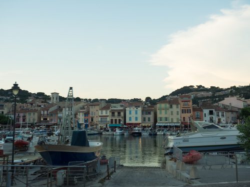 Rund um das Hafenbecken von Cassis wird geschlemmt und genossen.  Schweigkofler (5)