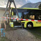 Linienbus rollt ohne Fahrer los