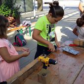 Handwerkliches Arbeiten als bleibende Erfahrung für Kinder