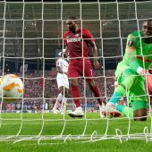 Salzburg gewinntprickelndes Dosenduell