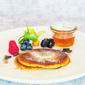 Pancakes mit Ahornsirup
