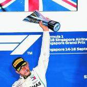 Hamilton rast auf und davon