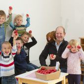 330 Kindergärtler mit Eiern beschenkt