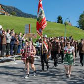 Feuerwehrler marschieren in St. Gerold auf