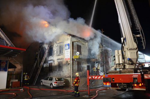 Das Feuer im Gasthaus Sonne war um drei Uhr morgens ausgebrochen und forderte zwei Menschenleben. kapo
