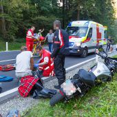 Beim Überholen junge Bikerin gestreift