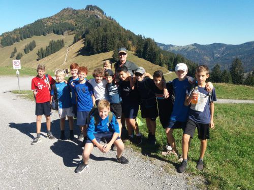 Die U14 der Admira Dornbirn ging gemeinsam wandern. mima