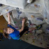 Lea Kempf zeigt in Innsbruck auf