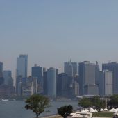 Glamouröses Campen mit Blick auf Skyline von New York