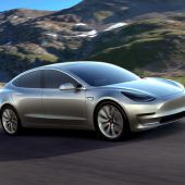 Autonews der WocheTesla Model 3 führt Verkaufsranking an / Offener Luxus-Traum von BMW / Porsche holt Rundenrekord zurück