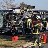 Zwei Schulbusse kollidiert: Mindestens 40 Verletzte