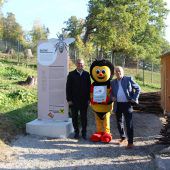 Sumsi als Pate für Wildpark-Bienen