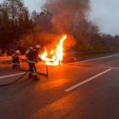 Auto in Vollbrand