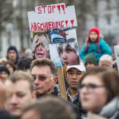 Protest gegen Asylpolitik. 700 Menschen versammelten sich in Bregenz. »A5