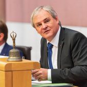Frontalreden statt Bürgerdialog