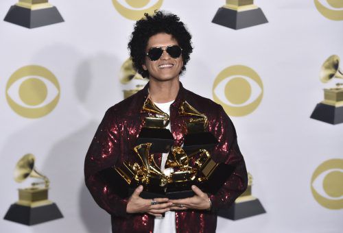 Sänger Bruno Mars spendiert 24.000 Hawaiianern eine Thanksgiving-Mahlzeit. AP