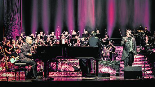 Vater und Sohn Pecoraro zaubern weihnachtliche Stimmung ins Festspielhaus: Samstag, 22. Dezember 2018, um 19.30 Uhr. rene langer
