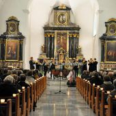 Blasinstrumente spielen festliche Chormusik