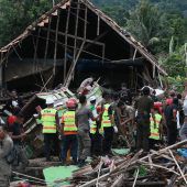 Verwüstung und mindestens 222 Tote nach Tsunami-Katastrophe in Indonesien. »A2