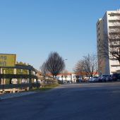 Neue Wege und sanierte Straße