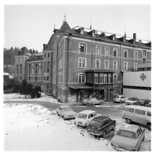 1974 bestand der Altbau noch zum größten Teil.