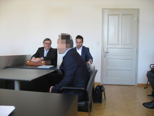 Der Angeklagte zeigte sich nach der Verkündung des Urteils in Anbetracht des gesetzlich möglichen Strafausmaßes zufrieden.  eckert