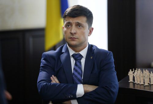 Für den Komiker Vladimir Selenski stehen die Chancen für einen Wahlsieg gut. ap