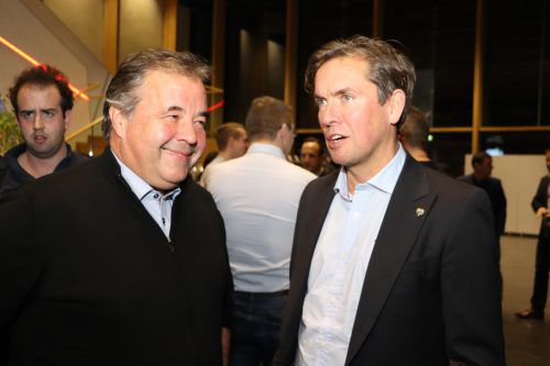 Präsident Peter Pfanner (l.) und Alex Pastoor stellen sich den Fragen. lutz