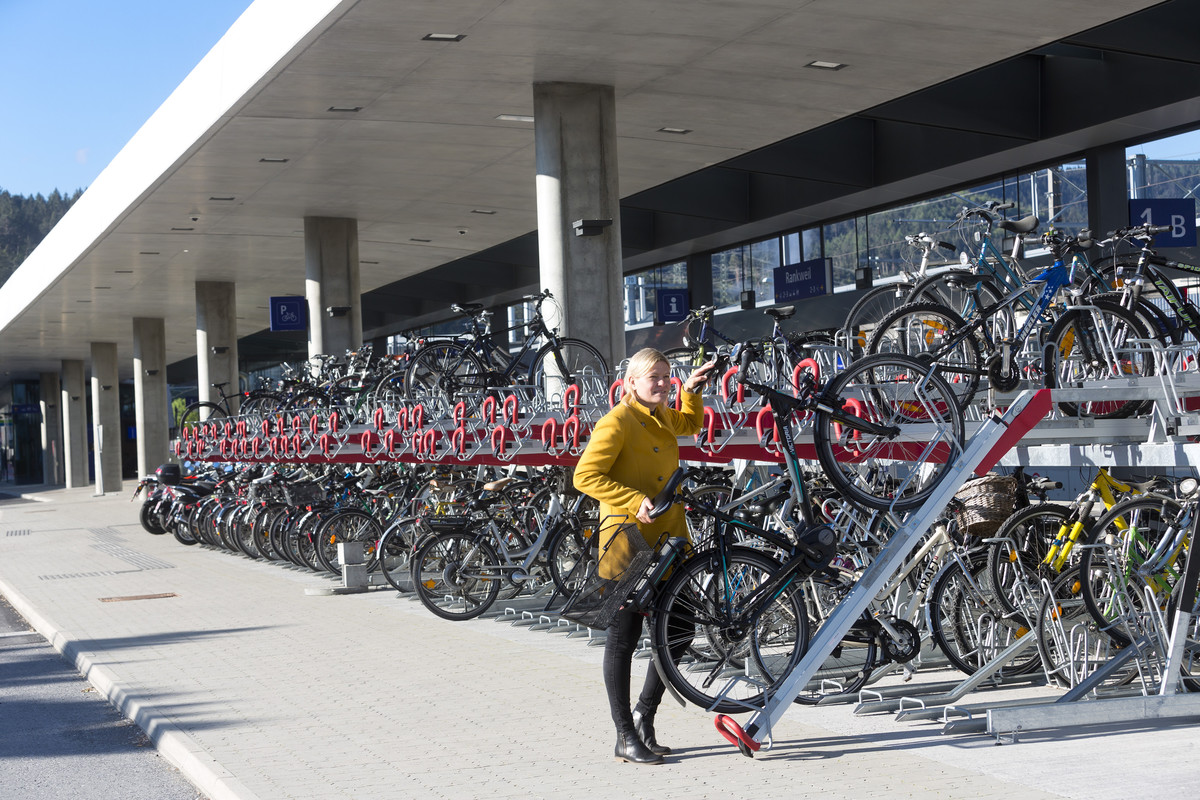 In Vorarlberg werden unter anderem Fahrradabstellplätze an den Bahnhöfen stetig ausgebaut. VLK/Mathis