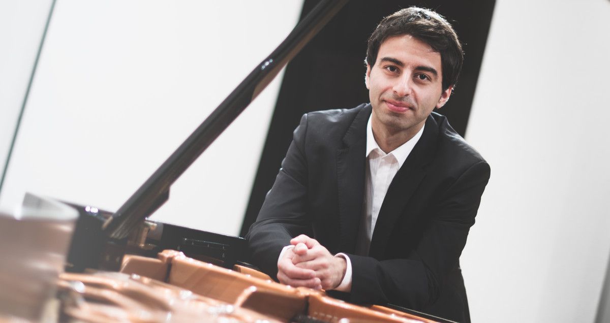 Der in Vorarlberg geborene Pianist mit türkischen Wurzeln Yunus Kaya führt eine rege Konzerttätigkeit im In- und Ausland.Victor Marin