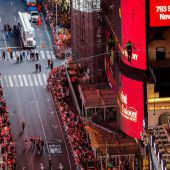 Drahtseilakt über dem Times Square