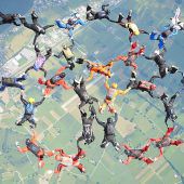 Spektakuläre Stunts am Himmel über dem Rheintal