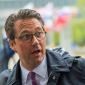 Minister kündigt Verträge mit Betreibern