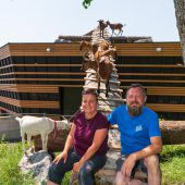 Ein Holzhaus für die Ziegen