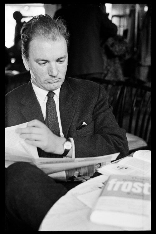 Thomas Bernhard im Café Bazar in Salzburg.  johann Barth, Dreissinger