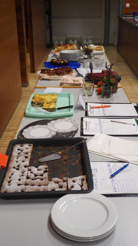 Auch am Kuchenbuffet wurde mit Talenten bezahlt.