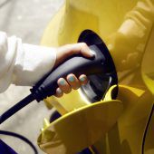 Autonews der WocheElektroautos bleiben Luxus / Basismodell des Porsche Taycan bestellbar / Harley-Davidson zieht bei E-Motorrad den Stecker