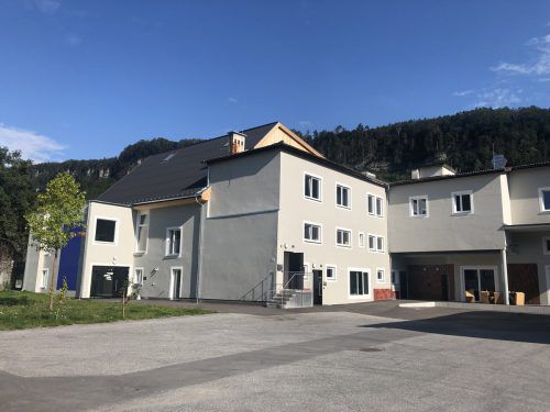 Die OJA Feldkirch unterzeichnet den Mietvertrag für das Graf Hugo. VN/GMS