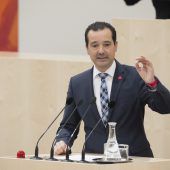 Energiekostenzuschuss für Firmen: Neos-Loacker übt scharfe Kritik