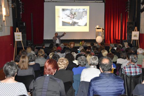 Im Alten Kino informierte Marcel Briand über den Stellenwert von Humor im Pflegealltag. MArktgemeinde