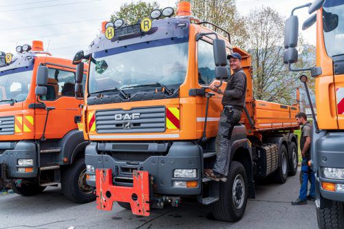 Markus Reichart hat ein Auge auf den Lkw geworfen.